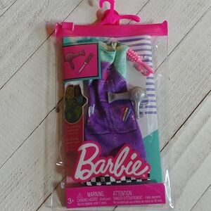 NWT Barbie Hairdresser Clothing w. Brush and Hairdryer